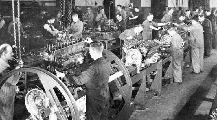 A Revolução Industrial: Berço do Consumismo Moderno e suas Implicações na Sociedade Contemporânea
